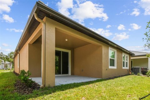 House in Land O' Lakes, Florida 2 bedrooms, 156.45 sq.m. № 1914476 - photo 6