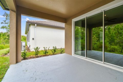 House in Land O' Lakes, Florida 2 bedrooms, 156.45 sq.m. № 1914476 - photo 4