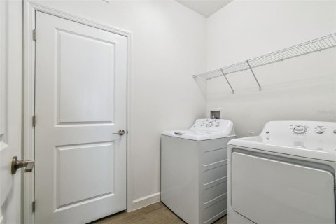 House in Land O' Lakes, Florida 2 bedrooms, 156.45 sq.m. № 1914476 - photo 18