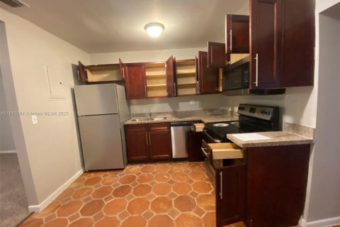 House in Hallandale Beach, Florida 2 bedrooms, 87.51 sq.m. № 1836013 - photo 4