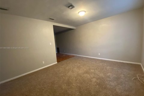 House in Hallandale Beach, Florida 2 bedrooms, 87.51 sq.m. № 1836013 - photo 3