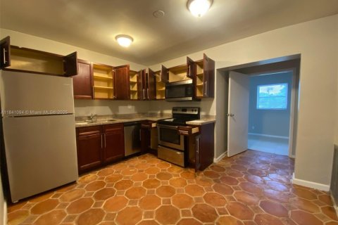 House in Hallandale Beach, Florida 2 bedrooms, 87.51 sq.m. № 1836013 - photo 11