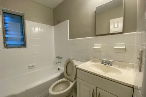 House in Hallandale Beach, Florida 2 bedrooms, 87.51 sq.m. № 1836013 - photo 9
