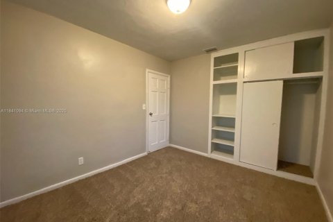 House in Hallandale Beach, Florida 2 bedrooms, 87.51 sq.m. № 1836013 - photo 8