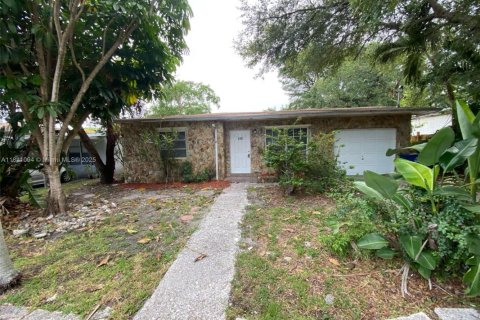 House in Hallandale Beach, Florida 2 bedrooms, 87.51 sq.m. № 1836013 - photo 1