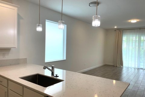 Снять в аренду виллу или дом в Делрей-Бич, Флорида 4 комнаты, 130.99м2, № 2175748 - фото 11