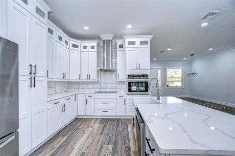 House in Clearwater, Florida 4 bedrooms, 204.11 sq.m. № 1556095 - photo 21