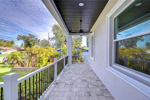House in Clearwater, Florida 4 bedrooms, 204.11 sq.m. № 1556095 - photo 8
