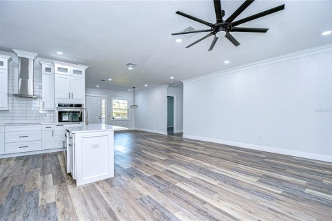 House in Clearwater, Florida 4 bedrooms, 204.11 sq.m. № 1556095 - photo 20