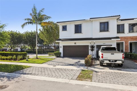 Touwnhouse à vendre à Miami, Floride: 3 chambres, 158.4 m2 № 2058008 - photo 2