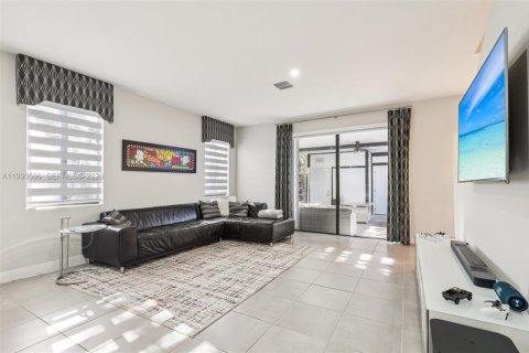 Touwnhouse à vendre à Miami, Floride: 3 chambres, 158.4 m2 № 2058008 - photo 4