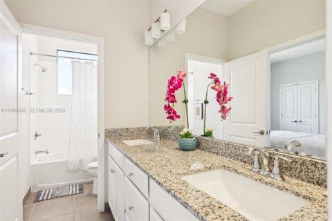 Touwnhouse à vendre à Miami, Floride: 3 chambres, 158.4 m2 № 2058008 - photo 22