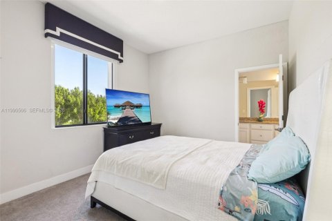 Touwnhouse à vendre à Miami, Floride: 3 chambres, 158.4 m2 № 2058008 - photo 24