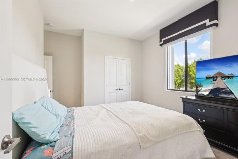 Touwnhouse à vendre à Miami, Floride: 3 chambres, 158.4 m2 № 2058008 - photo 23