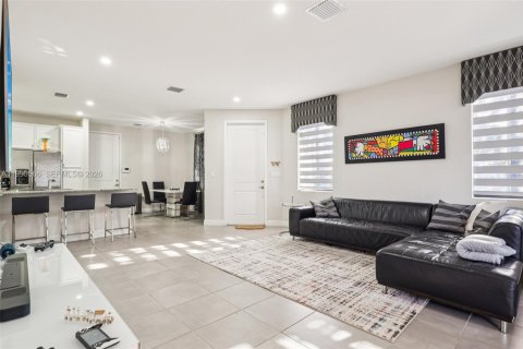 Touwnhouse à vendre à Miami, Floride: 3 chambres, 158.4 m2 № 2058008 - photo 6