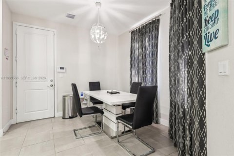 Touwnhouse à vendre à Miami, Floride: 3 chambres, 158.4 m2 № 2058008 - photo 8