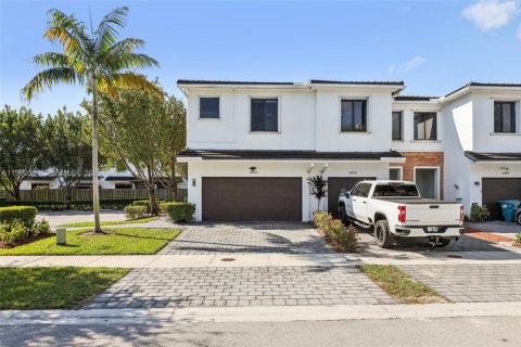 Touwnhouse à Miami, Floride 3 chambres, 158.4 m2 № 2058008