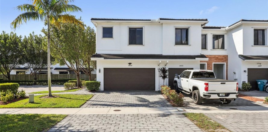 Touwnhouse à Miami, Floride 3 chambres, 158.4 m2 № 2058008