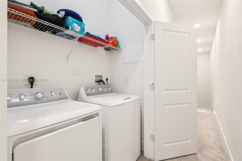 Touwnhouse à vendre à Miami, Floride: 3 chambres, 158.4 m2 № 2058008 - photo 20