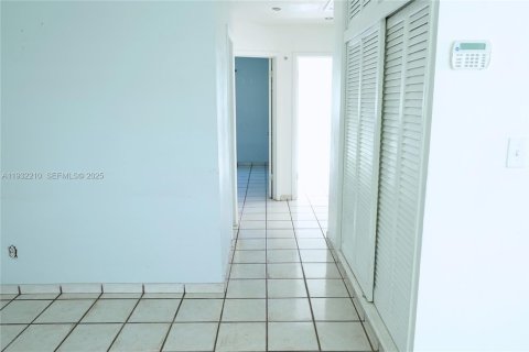 Villa ou maison à vendre à Miami, Floride: 3 chambres, 82.5 m2 № 1991494 - photo 7