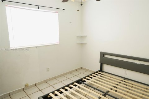 Villa ou maison à vendre à Miami, Floride: 3 chambres, 82.5 m2 № 1991494 - photo 15