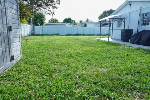 Villa ou maison à vendre à Miami, Floride: 3 chambres, 82.5 m2 № 1991494 - photo 25