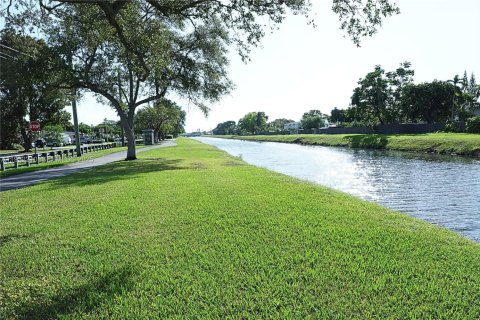 Villa ou maison à vendre à Miami, Floride: 3 chambres, 82.5 m2 № 1991494 - photo 28