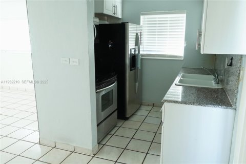 Villa ou maison à vendre à Miami, Floride: 3 chambres, 82.5 m2 № 1991494 - photo 8