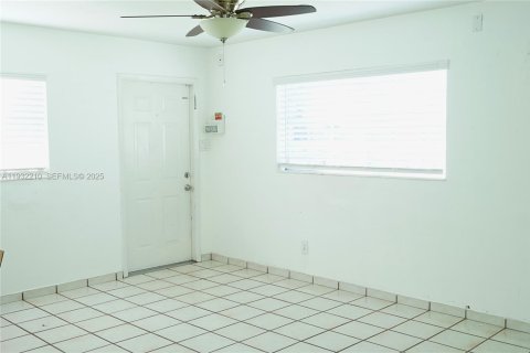 Villa ou maison à vendre à Miami, Floride: 3 chambres, 82.5 m2 № 1991494 - photo 5
