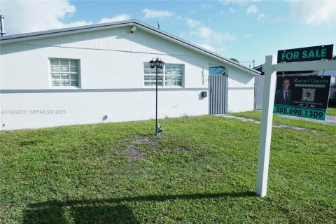 Villa ou maison à vendre à Miami, Floride: 3 chambres, 82.5 m2 № 1991494 - photo 30