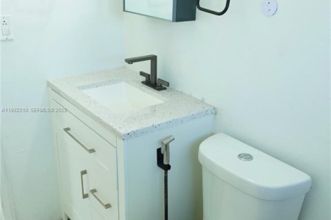 Villa ou maison à vendre à Miami, Floride: 3 chambres, 82.5 m2 № 1991494 - photo 12