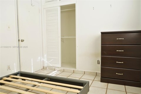 Villa ou maison à vendre à Miami, Floride: 3 chambres, 82.5 m2 № 1991494 - photo 16