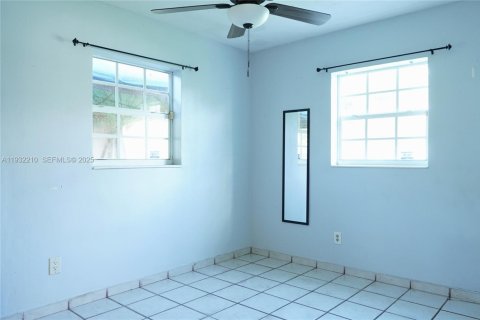 Villa ou maison à vendre à Miami, Floride: 3 chambres, 82.5 m2 № 1991494 - photo 17