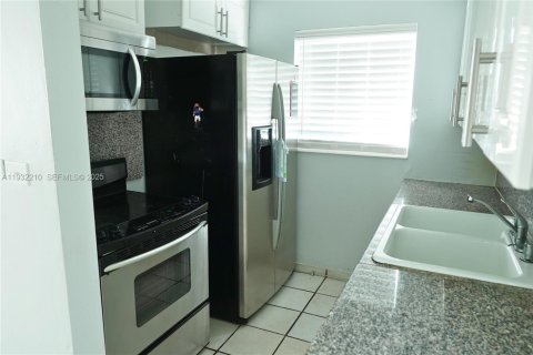 Villa ou maison à vendre à Miami, Floride: 3 chambres, 82.5 m2 № 1991494 - photo 9