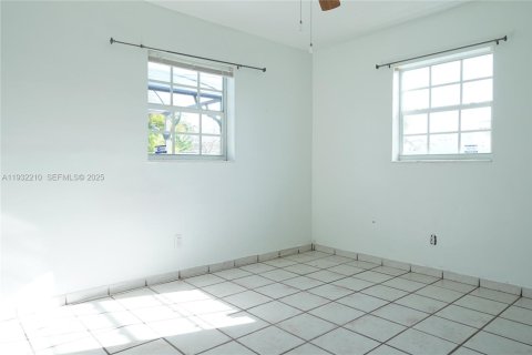 Villa ou maison à vendre à Miami, Floride: 3 chambres, 82.5 m2 № 1991494 - photo 13