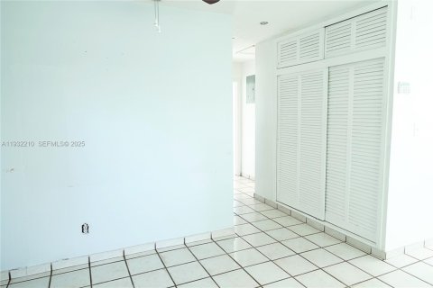 Villa ou maison à vendre à Miami, Floride: 3 chambres, 82.5 m2 № 1991494 - photo 6