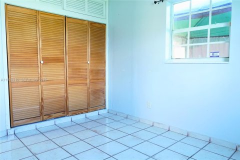 Villa ou maison à vendre à Miami, Floride: 3 chambres, 82.5 m2 № 1991494 - photo 18