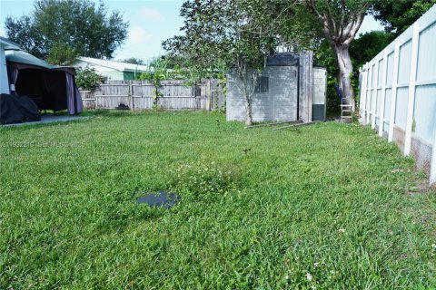 Villa ou maison à vendre à Miami, Floride: 3 chambres, 82.5 m2 № 1991494 - photo 24