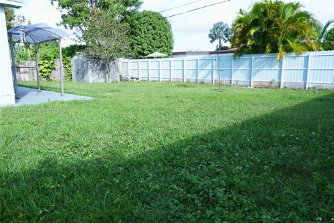 Villa ou maison à vendre à Miami, Floride: 3 chambres, 82.5 m2 № 1991494 - photo 22