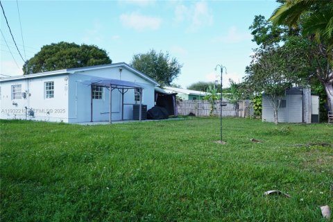 Villa ou maison à vendre à Miami, Floride: 3 chambres, 82.5 m2 № 1991494 - photo 23