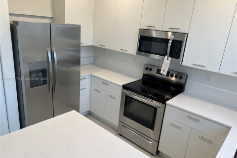 Adosado en venta en Miami, Florida, 3 dormitorios, 137.77 m2 № 1940360 - foto 21