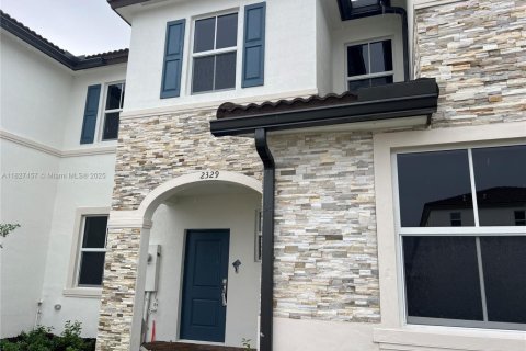 Adosado en venta en Miami, Florida, 3 dormitorios, 137.77 m2 № 1940360 - foto 3