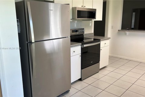 House in Port St. Lucie, Florida 2 bedrooms, 122.26 sq.m. № 1871625 - photo 5