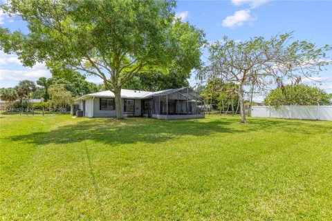 House in Port St. Lucie, Florida 2 bedrooms, 122.26 sq.m. № 1871625 - photo 28