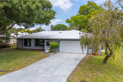 House in Port St. Lucie, Florida 2 bedrooms, 122.26 sq.m. № 1871625 - photo 2