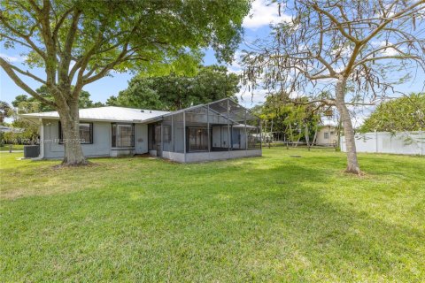 House in Port St. Lucie, Florida 2 bedrooms, 122.26 sq.m. № 1871625 - photo 27