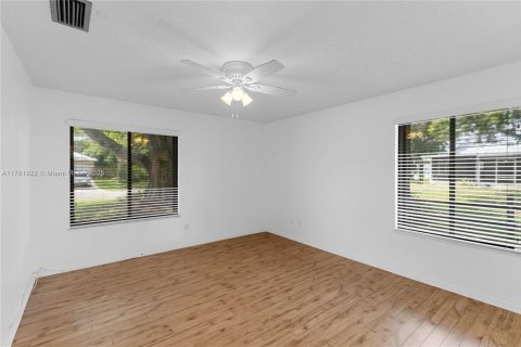 House in Port St. Lucie, Florida 2 bedrooms, 122.26 sq.m. № 1871625 - photo 13