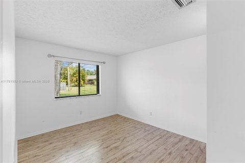 House in Port St. Lucie, Florida 2 bedrooms, 122.26 sq.m. № 1871625 - photo 22