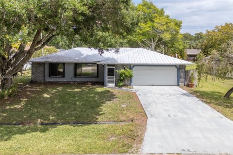 House in Port St. Lucie, Florida 2 bedrooms, 122.26 sq.m. № 1871625 - photo 1