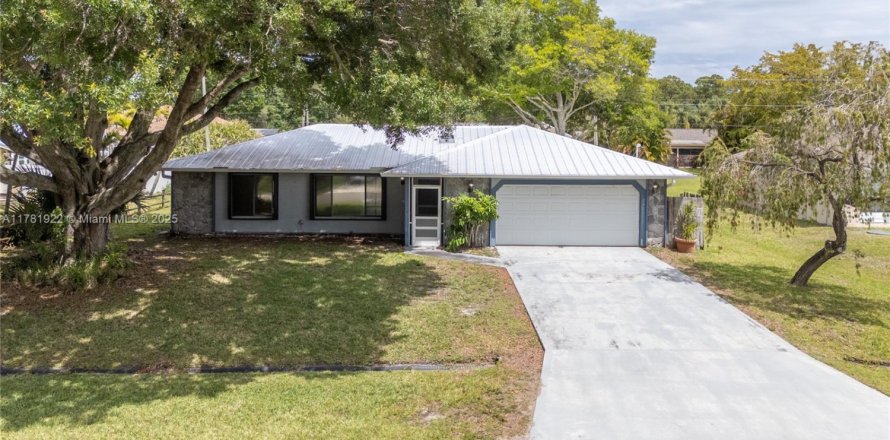 House in Port St. Lucie, Florida 2 bedrooms, 122.26 sq.m. № 1871625
